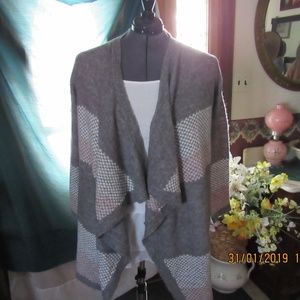 JB670.  Beautiful Gray Cardigan.  Size XL